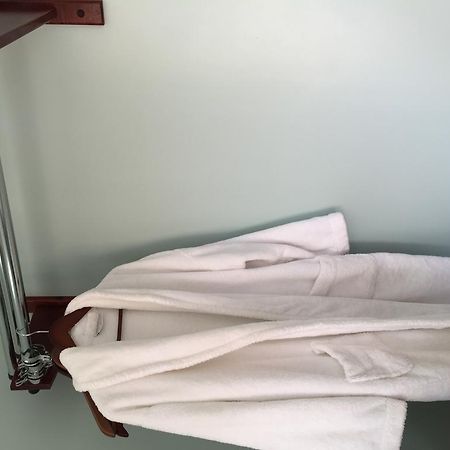 Relax Inn North Babylon Экстерьер фото