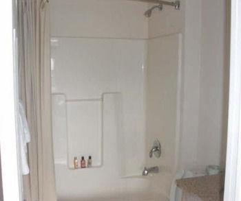 Relax Inn North Babylon Экстерьер фото